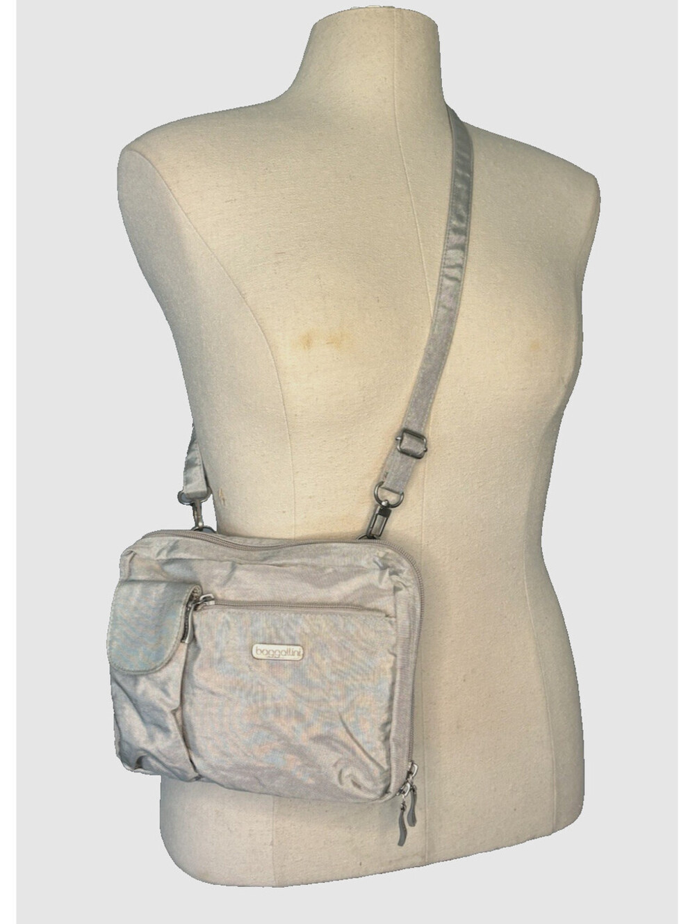 Baggallini Crossbody Multi-Pocket Purse Convertible Bag Silver Gray EUC